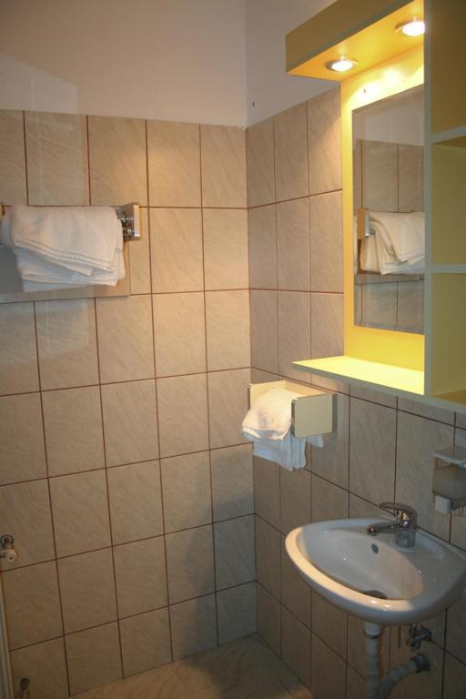 Pension Varadia Oradea Bilik gambar