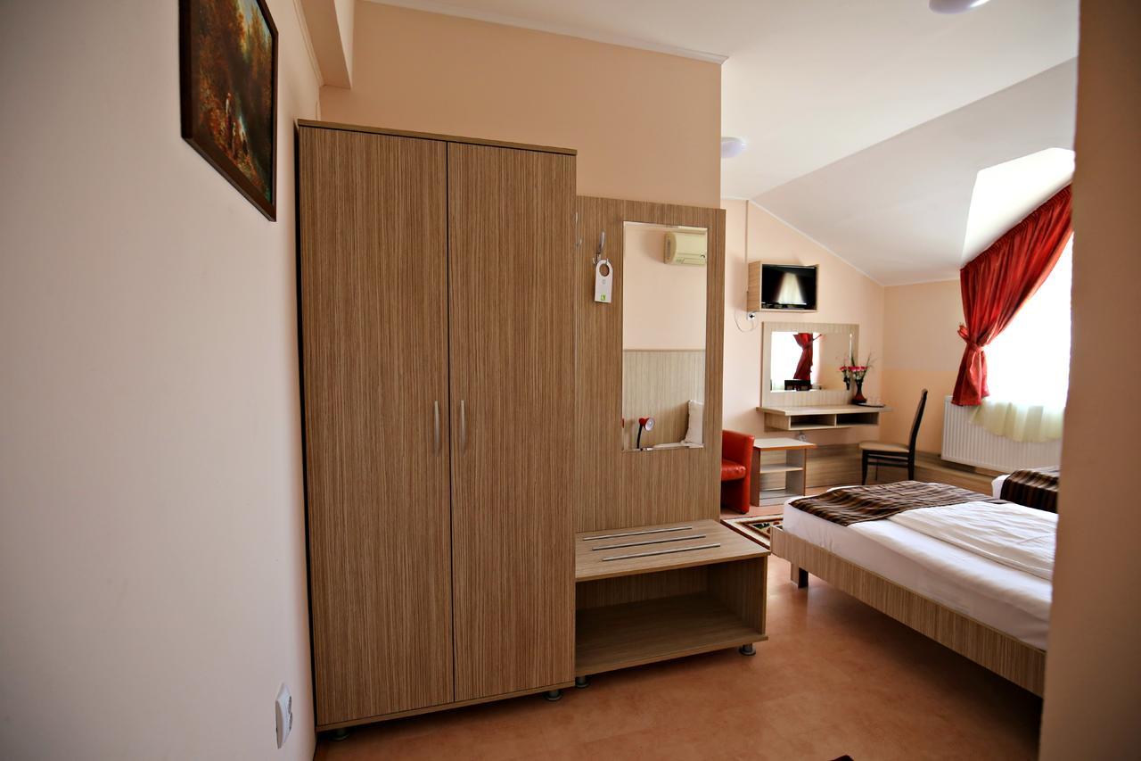Pension Varadia Oradea Luaran gambar
