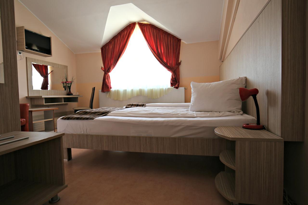 Pension Varadia Oradea Luaran gambar