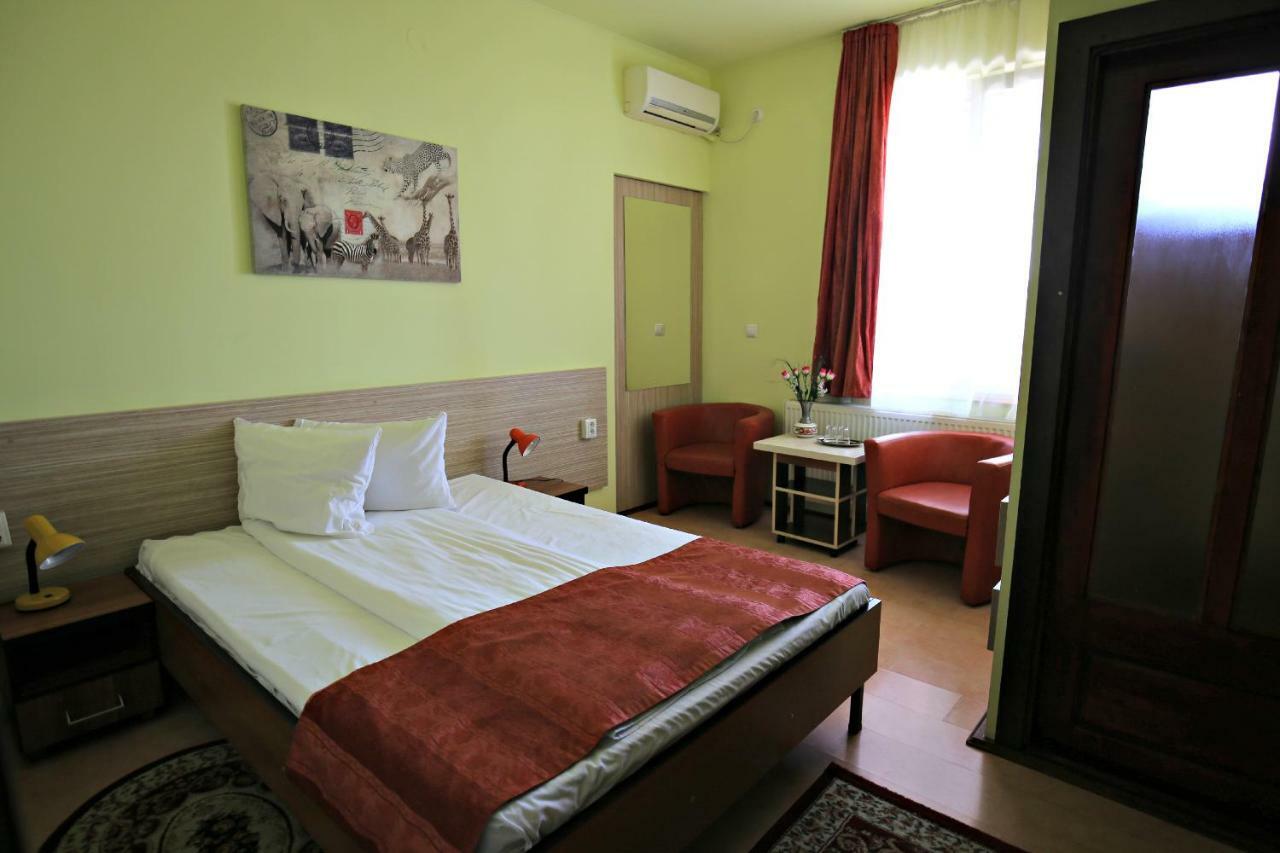 Pension Varadia Oradea Luaran gambar